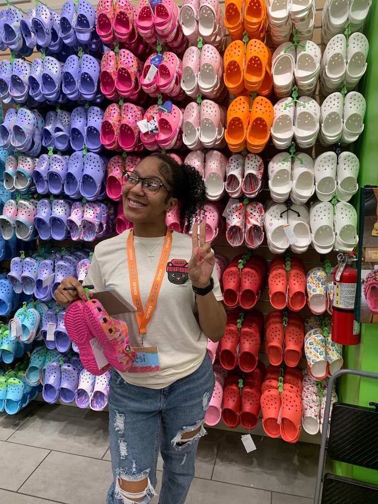 CROCS AT CONCORD MILLS Updated August 2024 10 Photos 8111 Concord