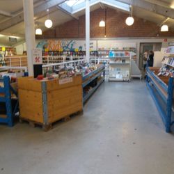 La Bourse aux Livres - Super magasin . On y trouve tous les livres souhaités pour petits et grands . Et surtout ce n' est pas cher !