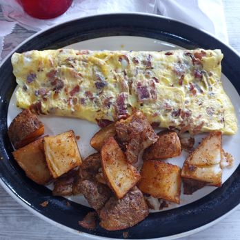 Gus Family Restaurant - Bacon mushroom cheese omelet with home fries - Diners Near Me - Monroe, North Carolina