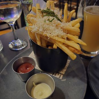 Sutter Station Tavern - Truffle fries - Cocktail Bars Near Me - San Francisco, California Sutter Station Tavern - Truffle fries - Cocktail Bars Near Me - San Francisco, California