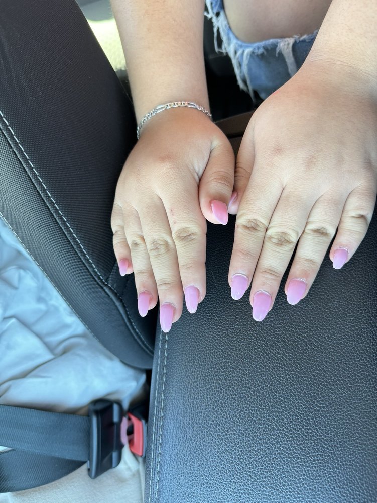 Mary's Nails & Spa Logo