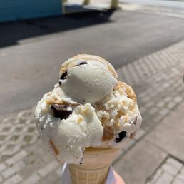 peanut butter chip - kiddie size in waffle cone peanut butter chip - kiddie size in waffle cone