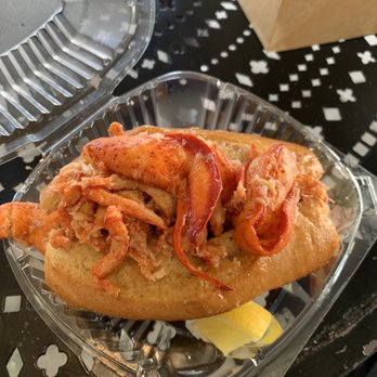 Fat Cheeks Hawaii - Lobster Roll - Sandwiches Near Me - Honolulu, Hawaii