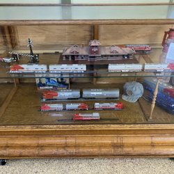 N Lee County Historical Society & At & Sf Museum - Various scales of model trains