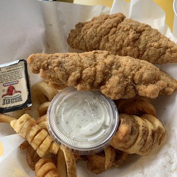 Splash Cafe - Chicken strips and chips - American Near Me - Pismo Beach, California