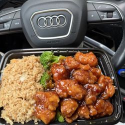Dannie's Kitchen - Orange chicken lunch special