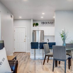 Colonial Court - Beautiful open floor plan.