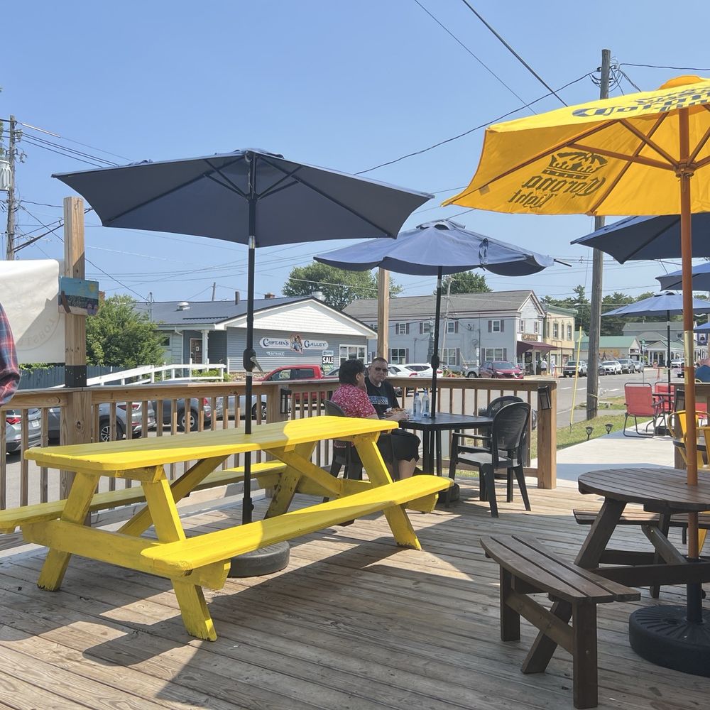 Olcott Lobster - Outdoor seatings - Sandwiches Near Me - Olcott, New York