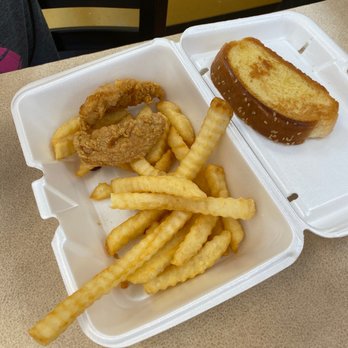 Guthrie's - Signature snack - had to add the toast that was only toasted on one side though. Chicken was dry too. - Chicken Wings Near Me - Trenton, Georgia