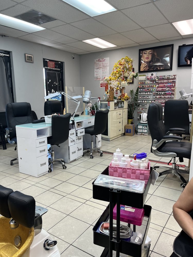 Gold Star Nail & Spa