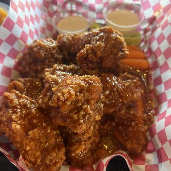 Calhoon's 19 Hole Saloon - Wings!!!! Hot garlic!! Look how big they are! - Chicken Wings Near Me - North Myrtle Beach, South Carolina Calhoon's 19 Hole Saloon - Wings!!!! Hot garlic!! Look how big they are! - Chicken Wings Near Me - North Myrtle Beach, South Carolina