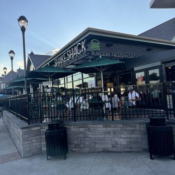 Shake Shack Woodbury Commons - Burgers Near Me - Central Valley, New York Shake Shack Woodbury Commons - Burgers Near Me - Central Valley, New York