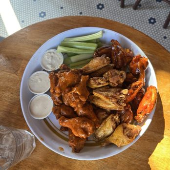 Claddagh Pub - 30 wings for $28 - Irish Pub Near Me - Baltimore, Maryland