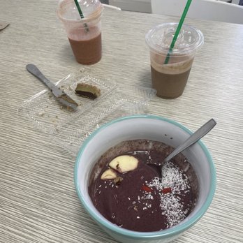 Rawthentic Eatery - Hawaiian sunset, chocolate smoothie and açaí bowl - Cafes Near Me - Victoria, British Columbia