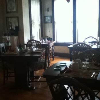 Highlawn Inn - Breakfast room sitting...more seating also in a front parlor - Bed & Breakfast Near Me - Berkeley Springs, West Virginia Highlawn Inn - Breakfast room sitting...more seating also in a front parlor - Bed & Breakfast Near Me - Berkeley Springs, West Virginia