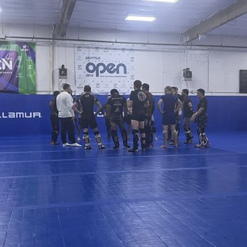 American Top Team - Coach Fabiano leading the team in a close out circle! - Brazilian Jiu-jitsu Near Me - Portland, Oregon