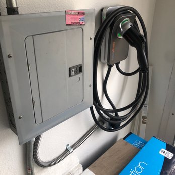 United Lighting & Electric - Clean installation of receptacle - Electricians Near Me United Lighting & Electric - Clean installation of receptacle - Electricians Near Me