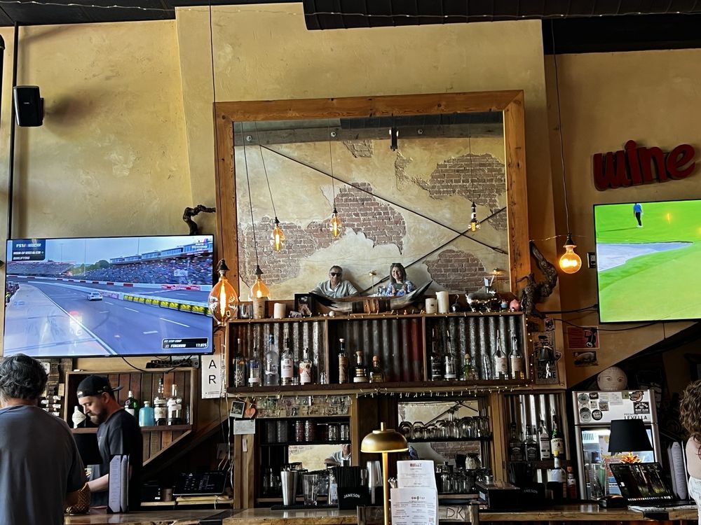 Belly Left Coast Kitchen & Taproom - Photo 2