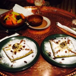 Al Jaima - Pastela de pollo, canela y almendras y cous cous de cordero, delicioso!