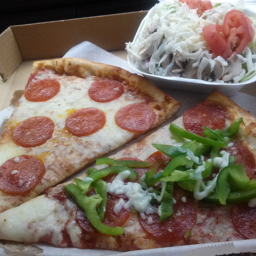 Pizza Man - My friend karens lunch special. Pep/fresh bell peppers on top. Salad with mushrooms/lettuce/tomato/mozzarella - Pizza Near Me - Norcross, Georgia Pizza Man - My friend karens lunch special. Pep/fresh bell peppers on top. Salad with mushrooms/lettuce/tomato/mozzarella - Pizza Near Me - Norcross, Georgia
