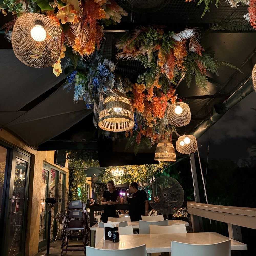 Pez Vaca Miami - Outdoor seating - Burgers Near Me - Doral, Florida Pez Vaca Miami - Outdoor seating - Burgers Near Me - Doral, Florida