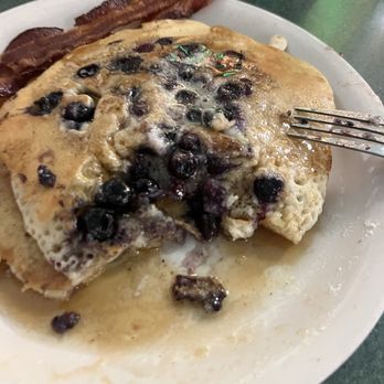 Metro Diner - Blueberry Pancakes - American Near Me - Casselberry, Florida