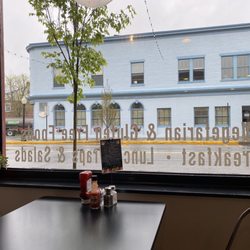 Howell's Cafe - Cute location