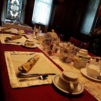 Spencer House Bed & Breakfast - Dining room - Bed & Breakfast Near Me - Erie, Pennsylvania Spencer House Bed & Breakfast - Dining room - Bed & Breakfast Near Me - Erie, Pennsylvania