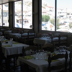 Auberge du Corsaire - Intérieur chez Paul table