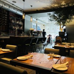 Pizzeria Defina - Dining area.
