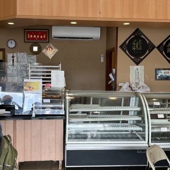 King Bakery 好日子餅家 - Inside looks closed but that's how you know it's good - Bakeries Near Me - Houston, Texas King Bakery 好日子餅家 - Inside looks closed but that's how you know it's good - Bakeries Near Me - Houston, Texas