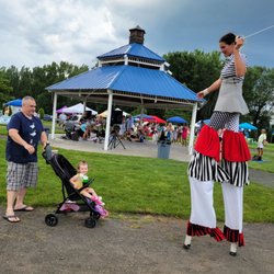Cromwell Farmers Market - A lady on stilts was there today!