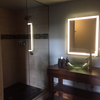 The Study - Nice clean bathrooms if you're in a rush and need a quick shower before heading back to work - Gyms Near Me - Santa Monica, California