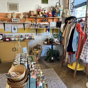The Vibrant Village - Front of house - Used, Vintage & Consignment Near Me - Dania Beach, Florida