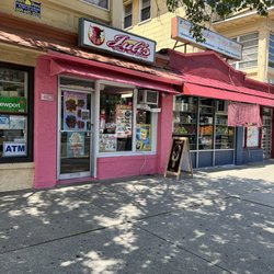 Juli's Pink Ice Cream - Exterior of the store front