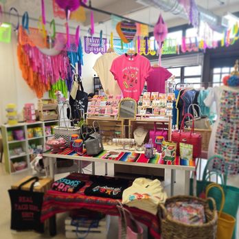 Que Retro Arts - Shirts and earrings - Art Galleries Near Me - San Antonio, Texas