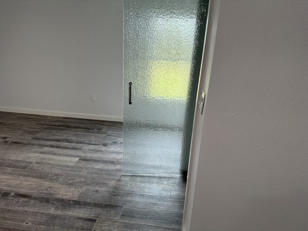 Slide of Elliotts Elite Home Solutions