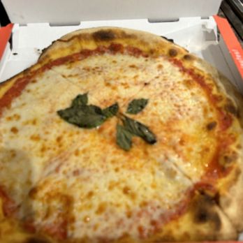 Piola - Pinecrest - Delicious thin crust margherita pizza - Pizza Near Me - Miami, Florida Piola - Pinecrest - Delicious thin crust margherita pizza - Pizza Near Me - Miami, Florida