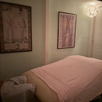Green Ti - A simple massage room that boasts the BEST therapist! - Massage Near Me - Wailuku, Hawaii Green Ti - A simple massage room that boasts the BEST therapist! - Massage Near Me - Wailuku, Hawaii