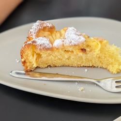 Black & White - June 28, 2023; Torta di mele.