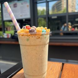 Bubbie’s Plant Burgers & Fizz - Crunch milkshake
