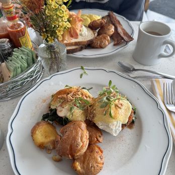 Johnny's - American Near Me - Half Moon Bay, California