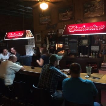 Hill's Pool Hall - people sitting at the bar - Bars Near Me - El Dorado, Arkansas Hill's Pool Hall - people sitting at the bar - Bars Near Me - El Dorado, Arkansas