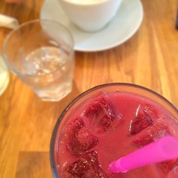La Bouche - Berry "smoothie" is not smoothie - French Near Me - Hoboken, New Jersey