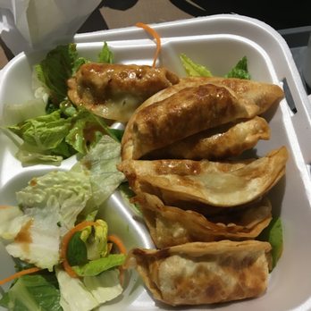 Restaurant Sushi Momoyama - Chicken dumplings - fried - Sushi Bars Near Me - Montreal, Quebec