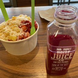 Large coco açaí bowl, fresh beet juice. Excellent products here.