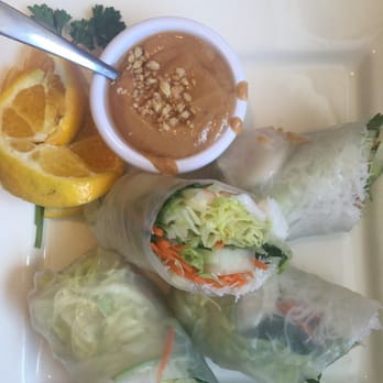 Khun Thai - Summer Rolls w Shrimp (instead of tofu). Fresh and tasty sauce - Thai Near Me - Brookings, Oregon