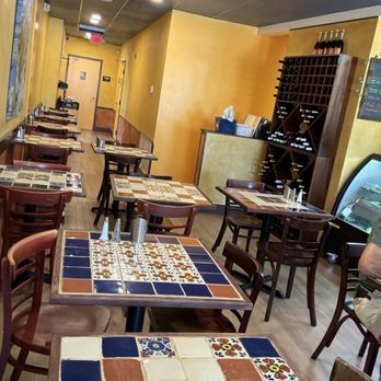 C'est La Vie - Inside tables - French Near Me - Lakewood Ranch, Florida C'est La Vie - Inside tables - French Near Me - Lakewood Ranch, Florida