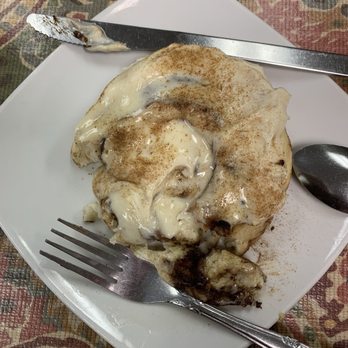 Breakfast Club - Jumbo Cinnamon Roll - Breakfast & Brunch Near Me - Madison Heights, Michigan