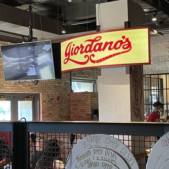 Giordano's - Pizza Near Me - Chicago, Illinois